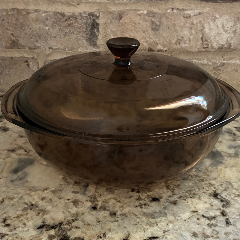 Vintage Pyrex 024 Round with Lid